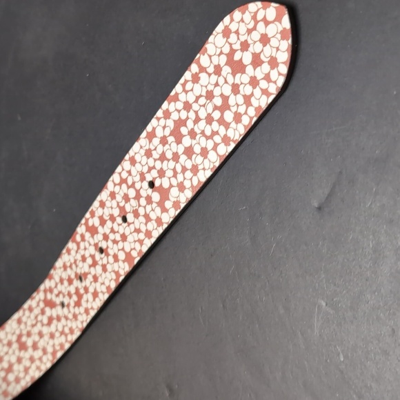 NWT,Levi's Brown/ White Floral Reversible Belt with Metallic Gold Buckle,XL. - Picture 6 of 12